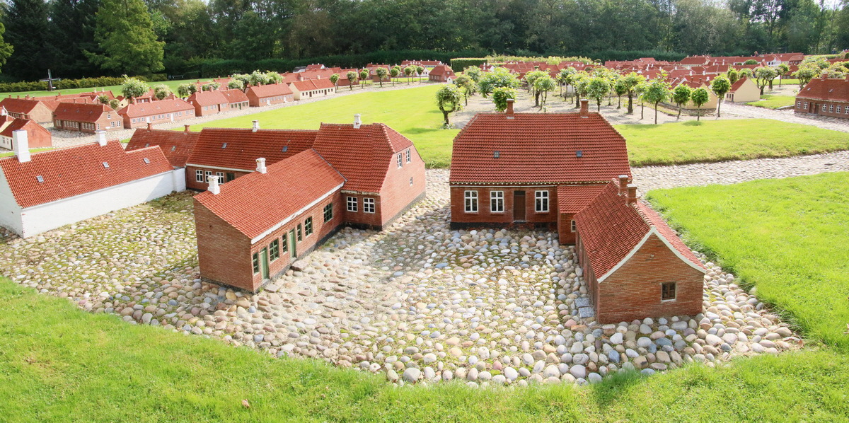 [Group 1]-2015_09_12_015492_2015_09_12_015495-2 images_Bildgr��e �ndern